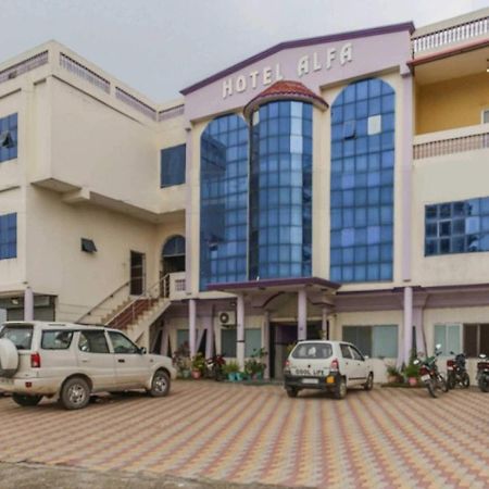 OYO 82777 Hotel Alfa Amb Buitenkant foto