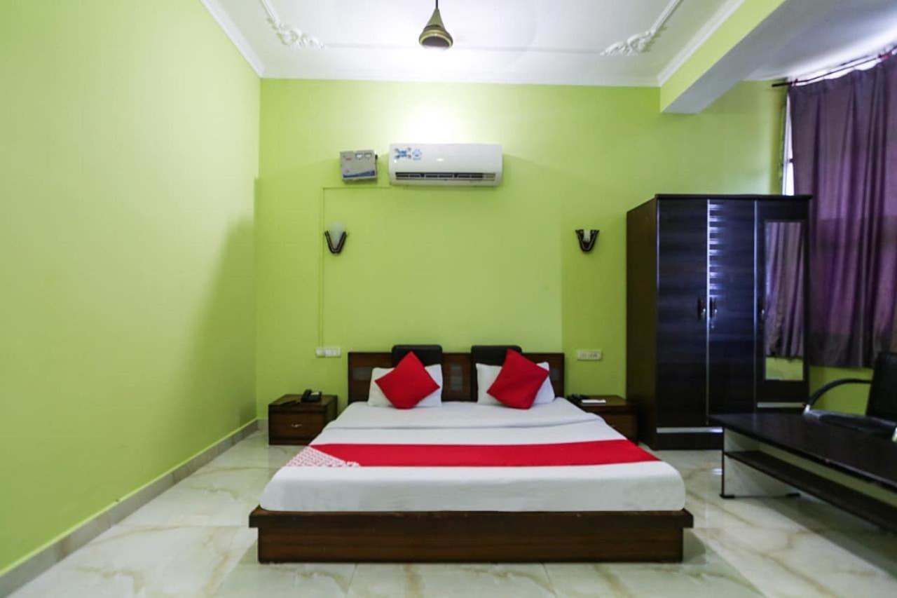 OYO 82777 Hotel Alfa Amb Buitenkant foto