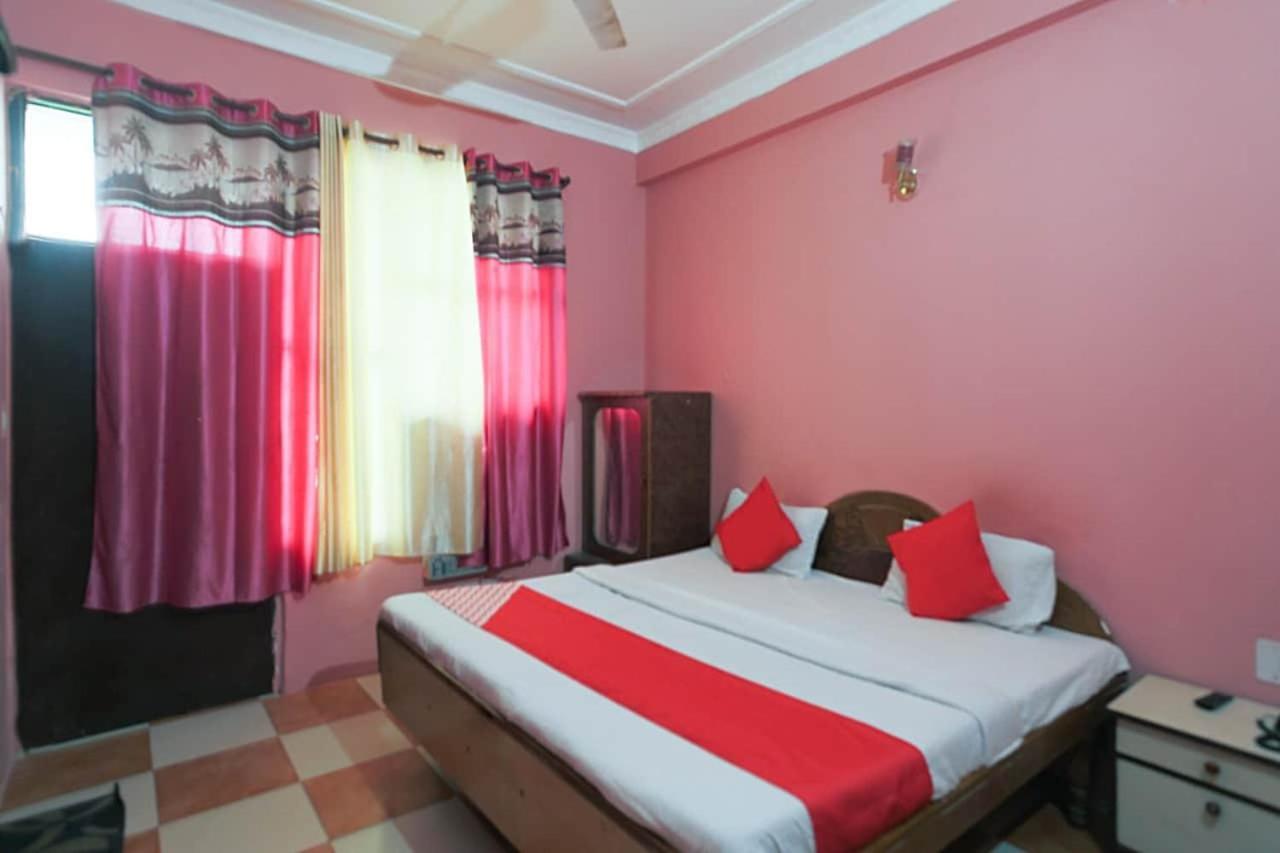 OYO 82777 Hotel Alfa Amb Buitenkant foto