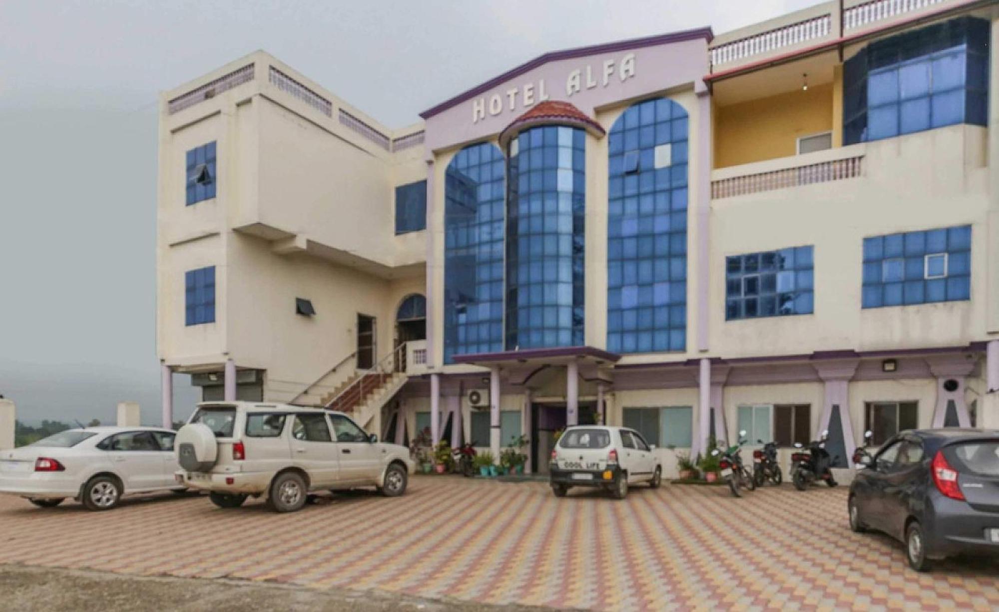 OYO 82777 Hotel Alfa Amb Buitenkant foto