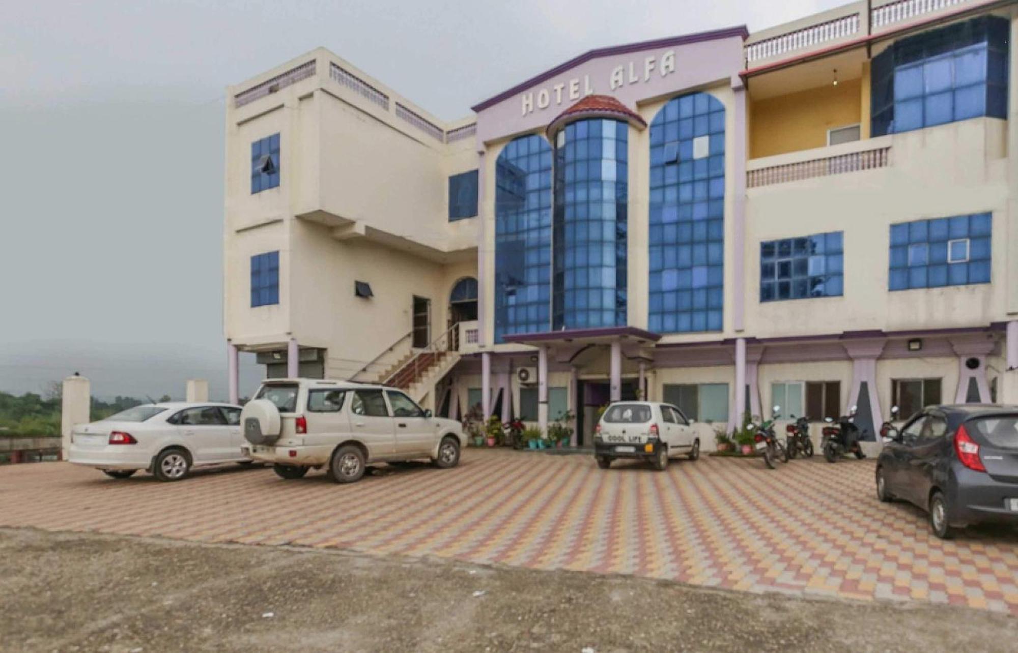 OYO 82777 Hotel Alfa Amb Buitenkant foto