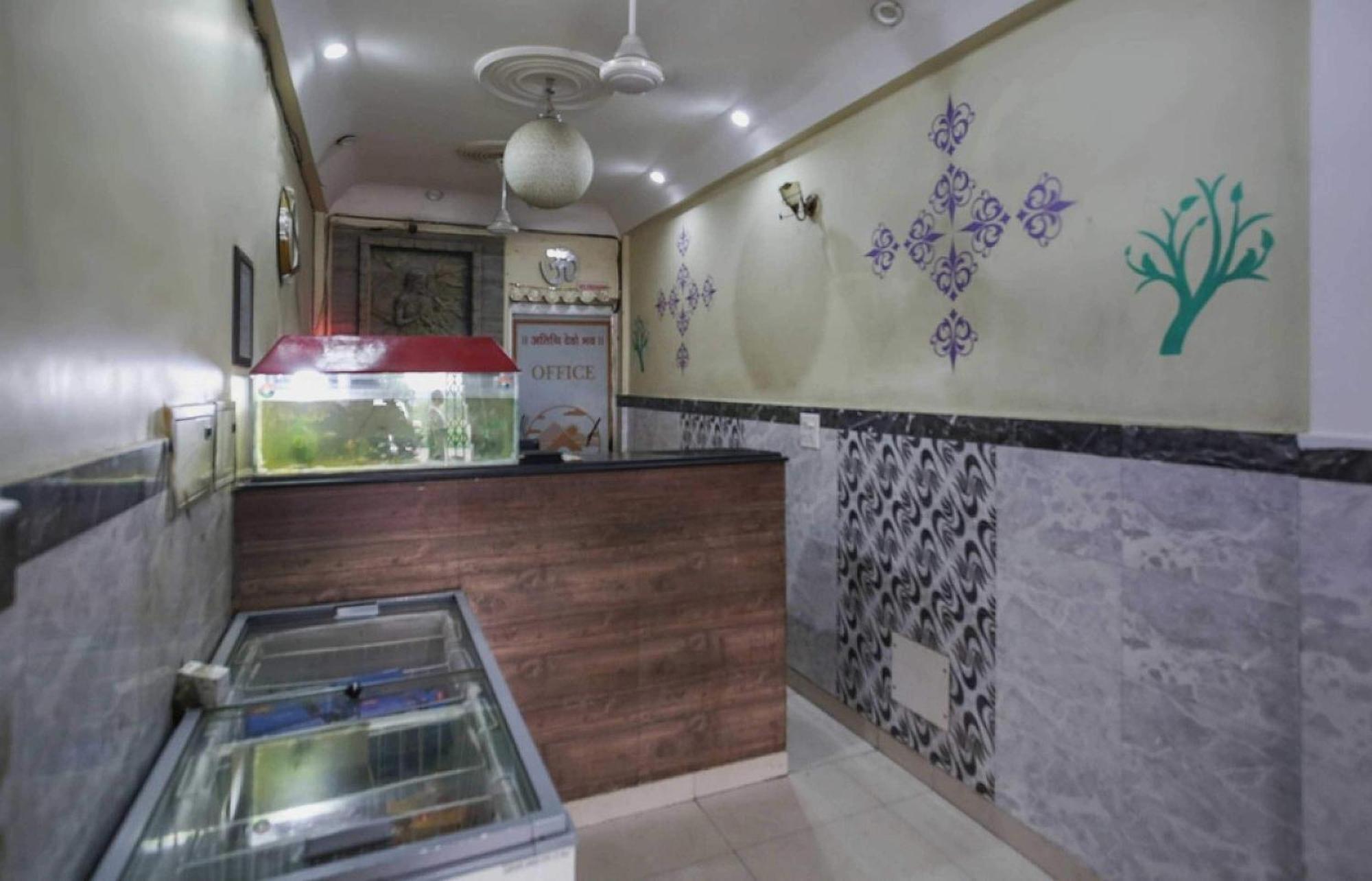 OYO 82777 Hotel Alfa Amb Buitenkant foto