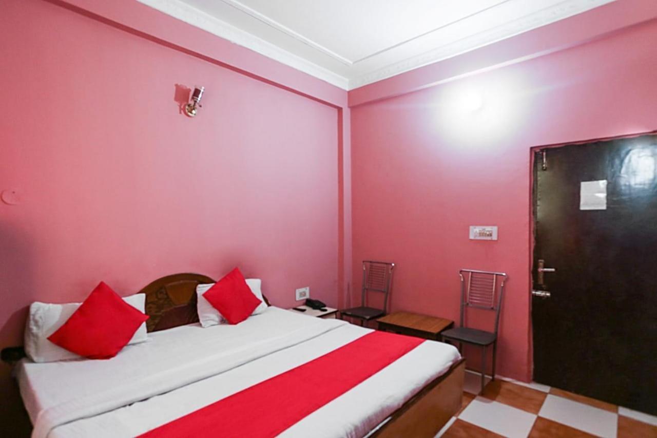 OYO 82777 Hotel Alfa Amb Buitenkant foto