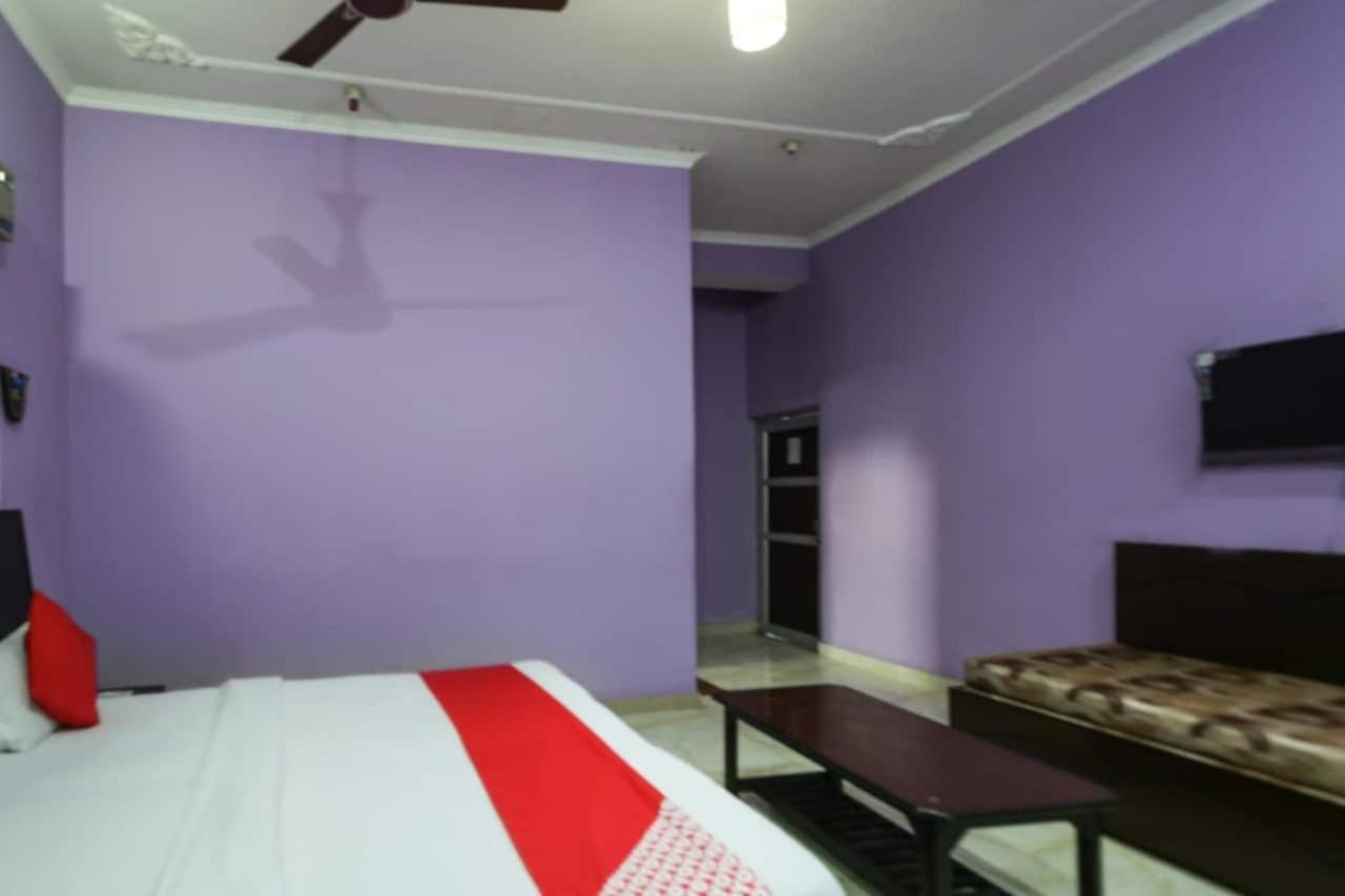 OYO 82777 Hotel Alfa Amb Buitenkant foto
