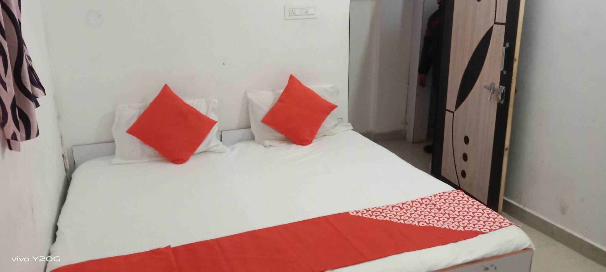 OYO 82777 Hotel Alfa Amb Buitenkant foto